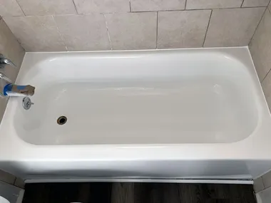 Gleaming white restored bathtub after professional refinishing by Fresh Tub Los Angeles