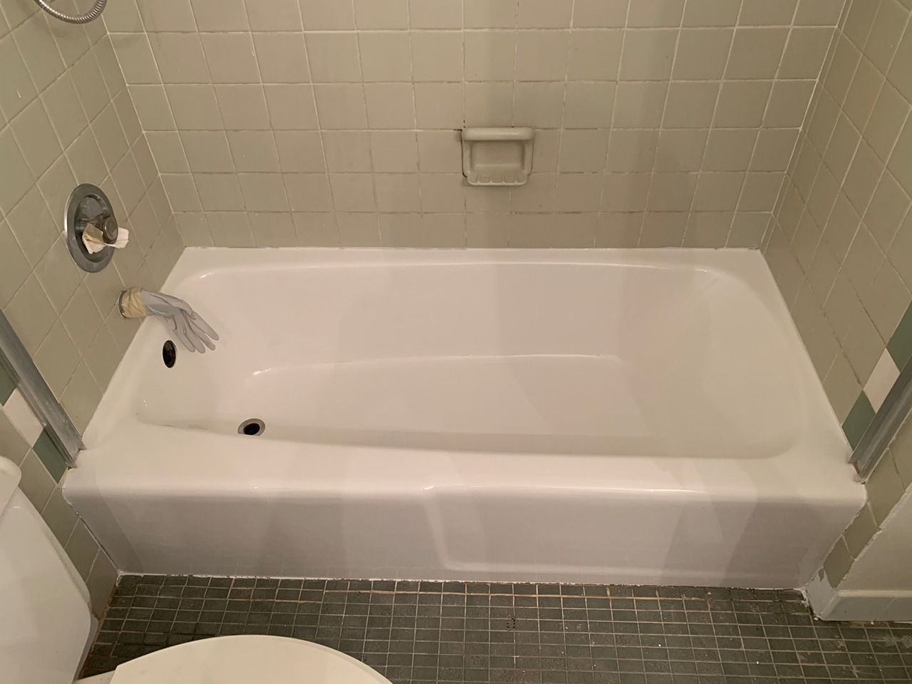Pristine white bathtub after professional refinishing work in Los Angeles