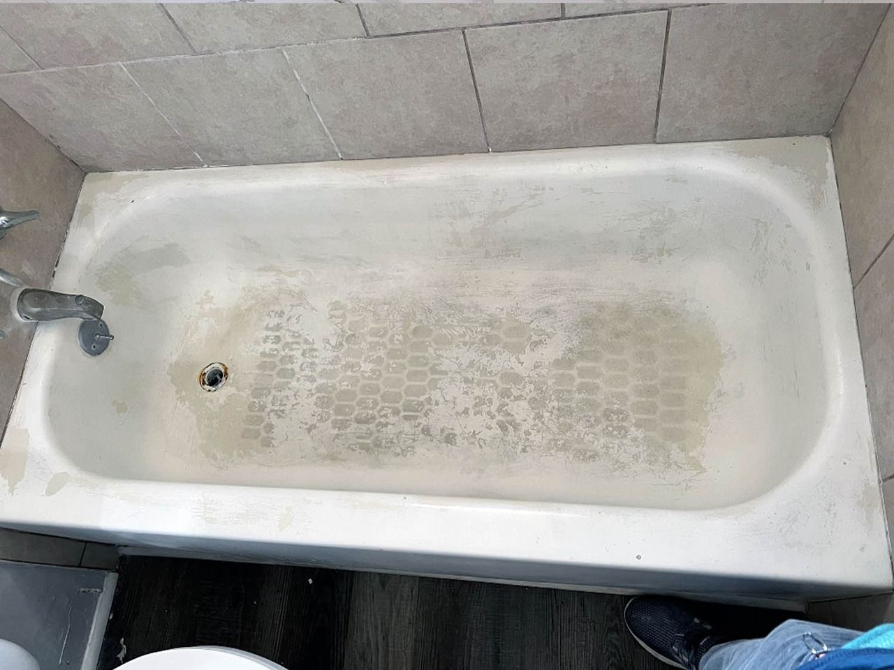 Stained and damaged bathtub before refinishing in Los Angeles home